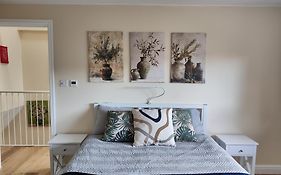 Clifton House O2 & Excel Rooms With Private Bathroom And Breakfast Option